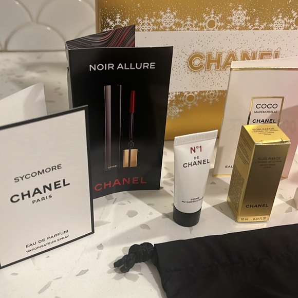 NWT Chanel beauty samples. - Picture 2 of 3